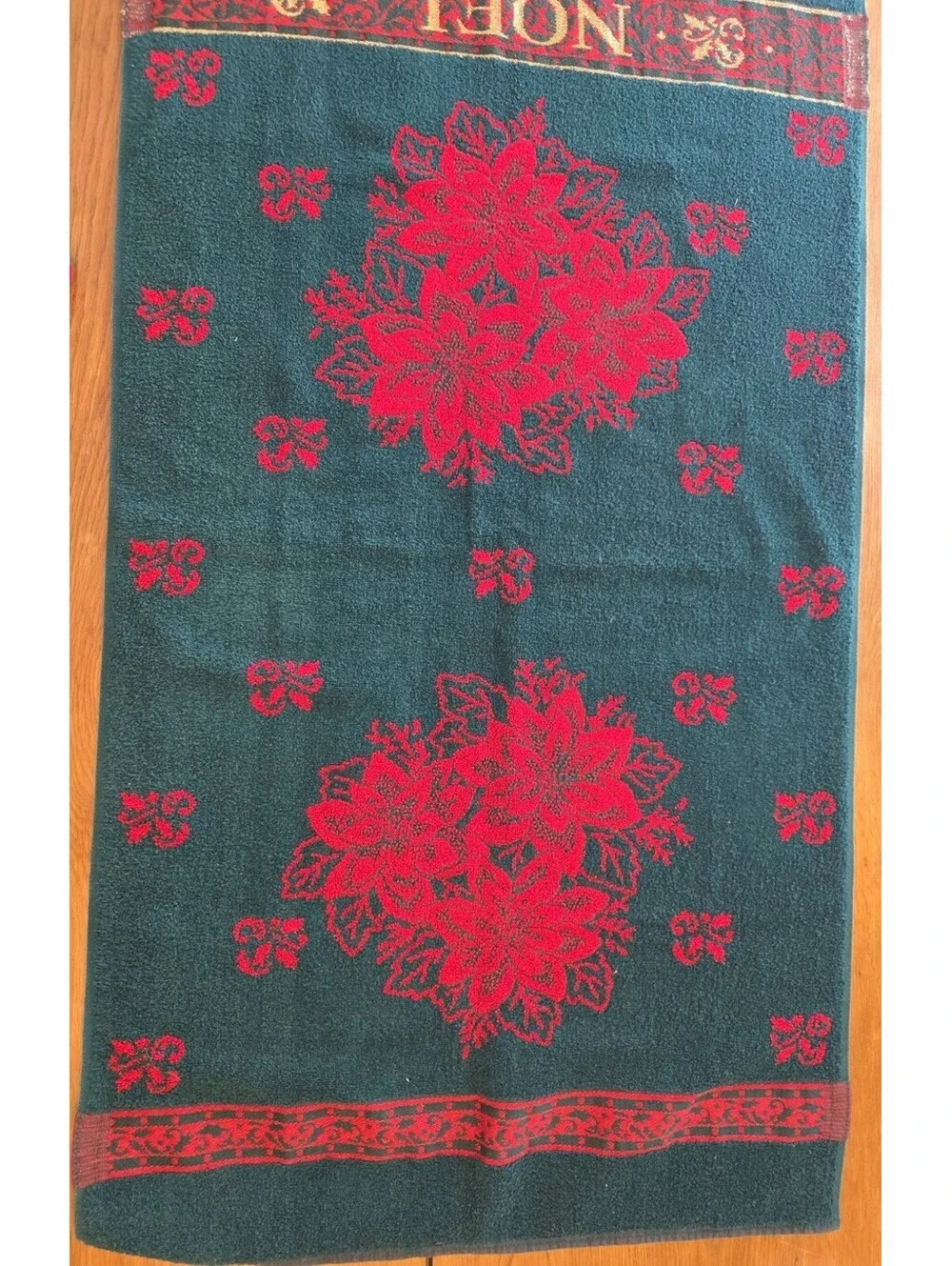 Vintage Fieldcrest Christmas Towels Set of 4 Poinsettia Red Green Gold